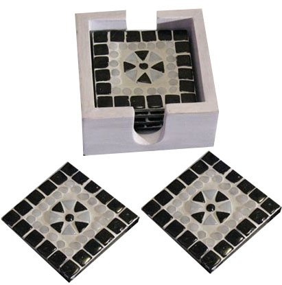Untersetzer mit Mosaik in Schwarz-Weiß