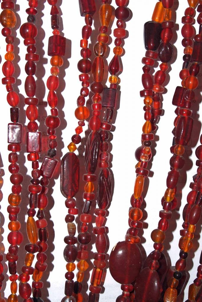Klarer Glasperlenvorhang in Rot-Orange