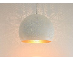 Weiße filigrane Pendelleuchte