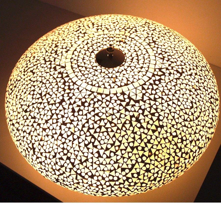 Weiße große Deckenlampe