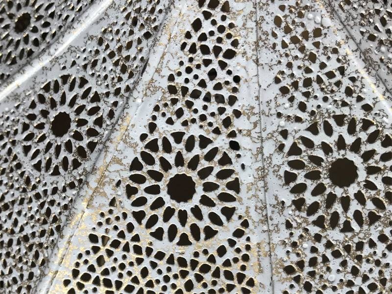 Weiße orientalische Lampe