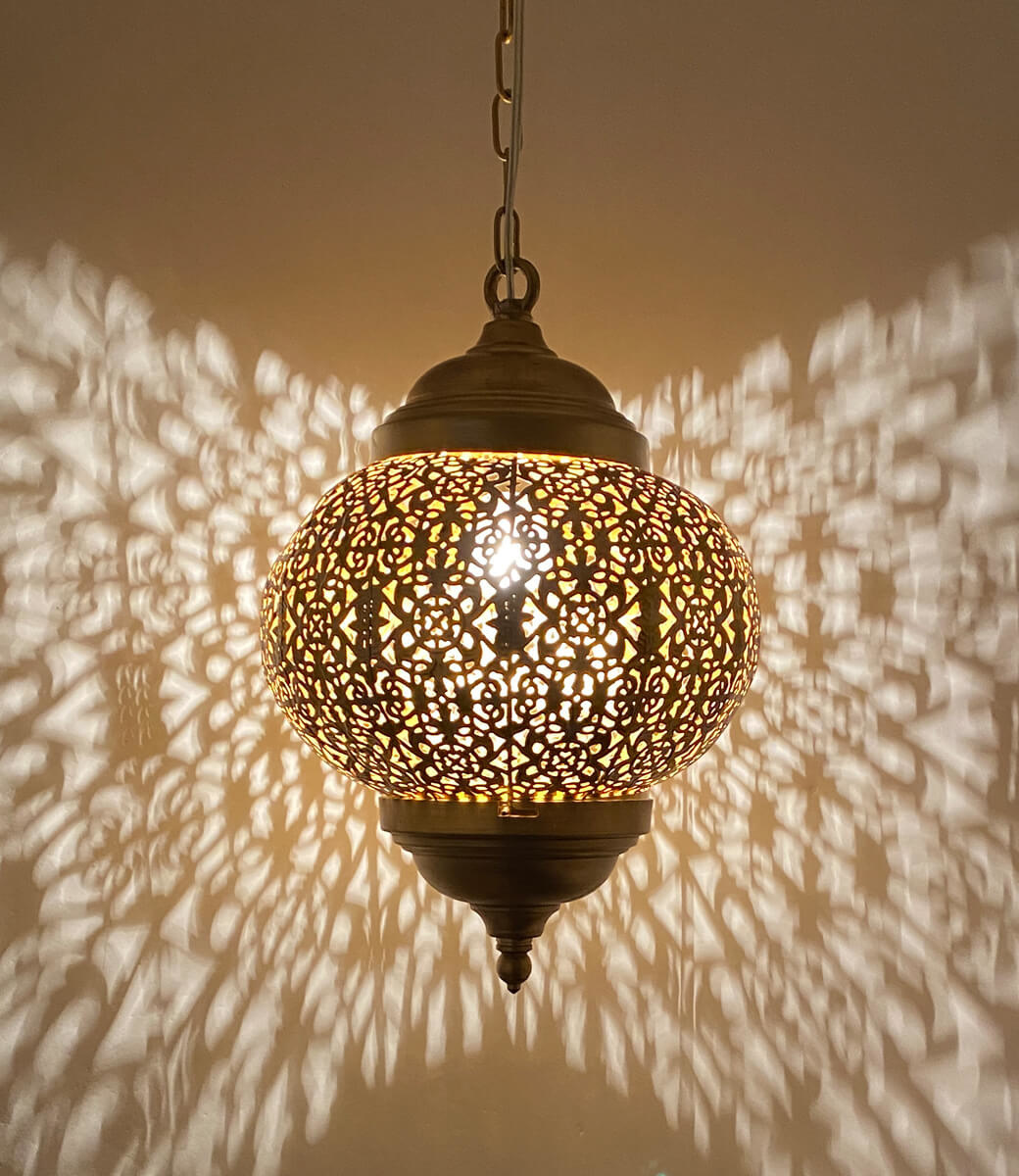 Goldene orientalische Laterne