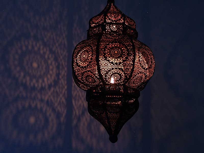 Kleine orientalische Aladdin-Hängelampe in Schwarz