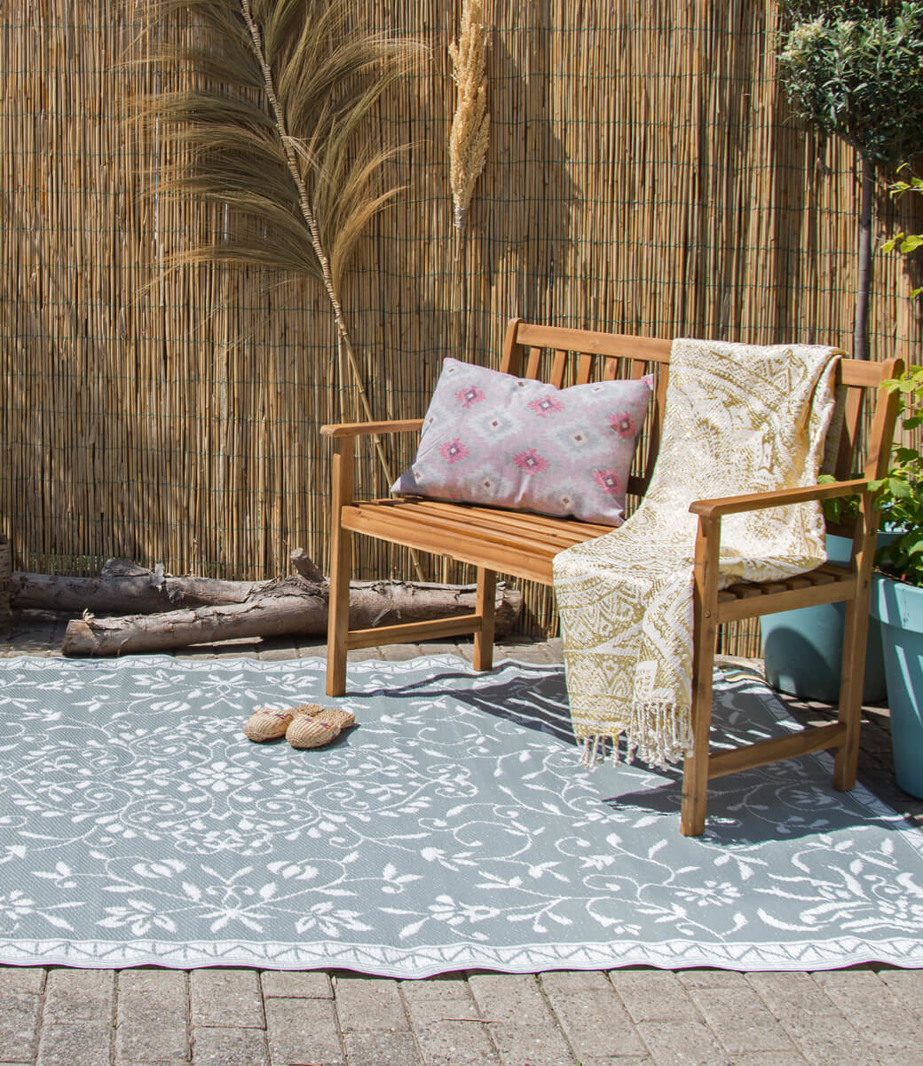 Großer grauer Außenteppich