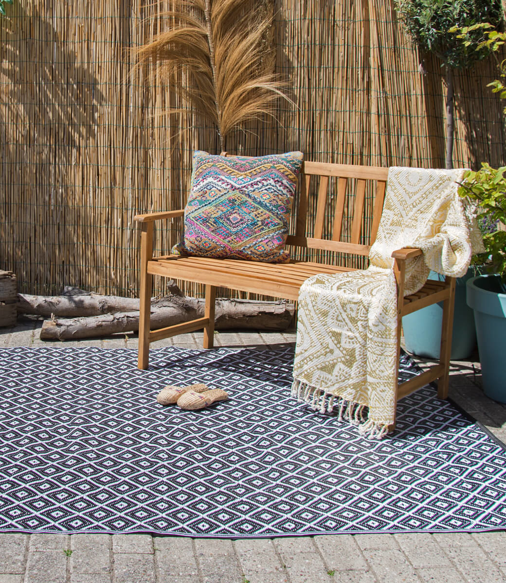 Schwarz-weißer Outdoor-Teppich