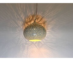 Weiße filigrane Pendelleuchte