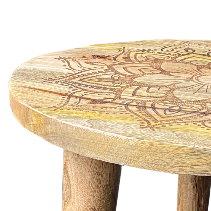 Lotus-Hocker in Naturfarben