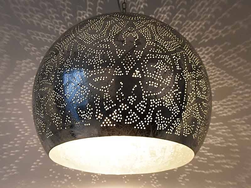 Große silberne filigrane Pendelleuchte