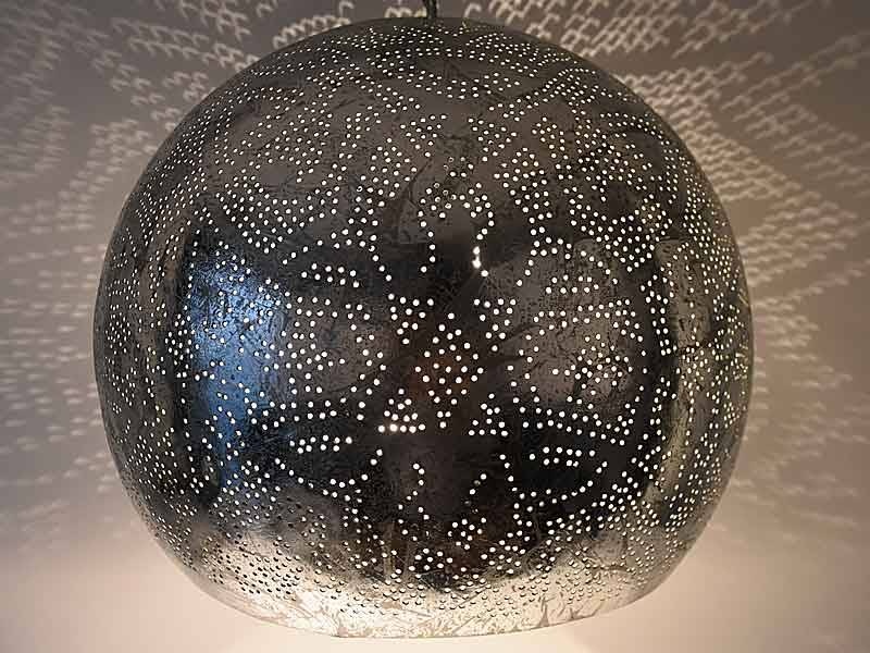 Große silberne filigrane Pendelleuchte