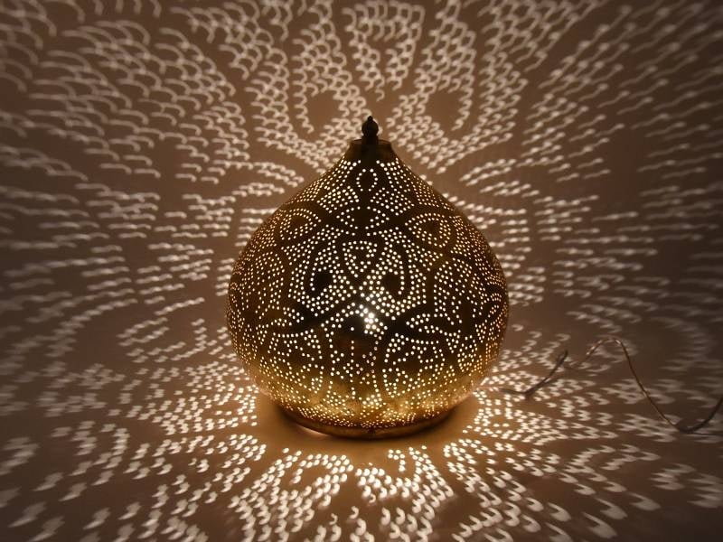 Filigrane Tischlampe im arabischen Gold