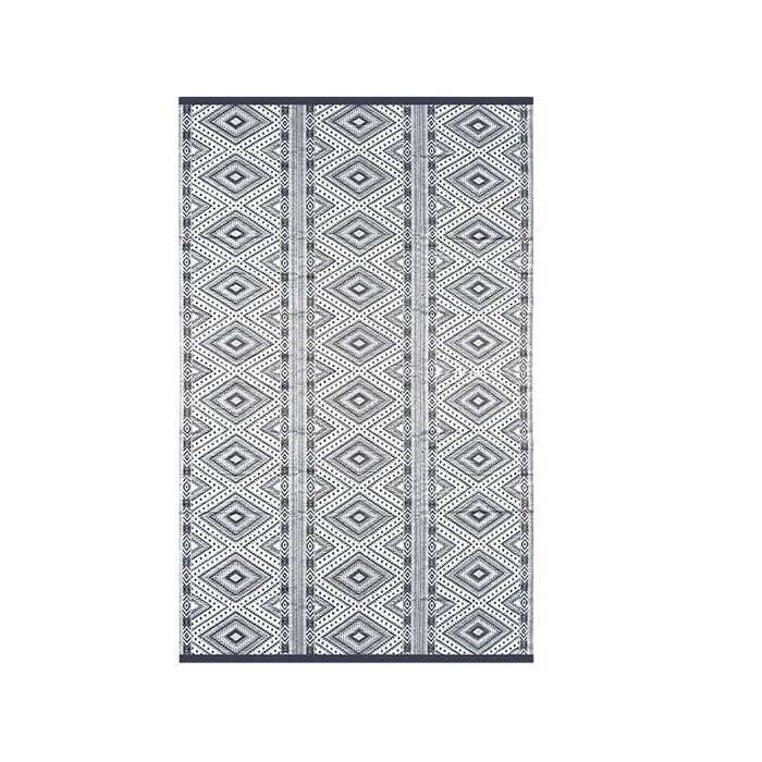Wonder Rugs Großer Outdoor-Teppich in Schwarz, Weiß und Grau.