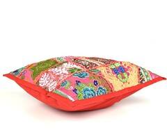 Rotes Patchwork-Kissen