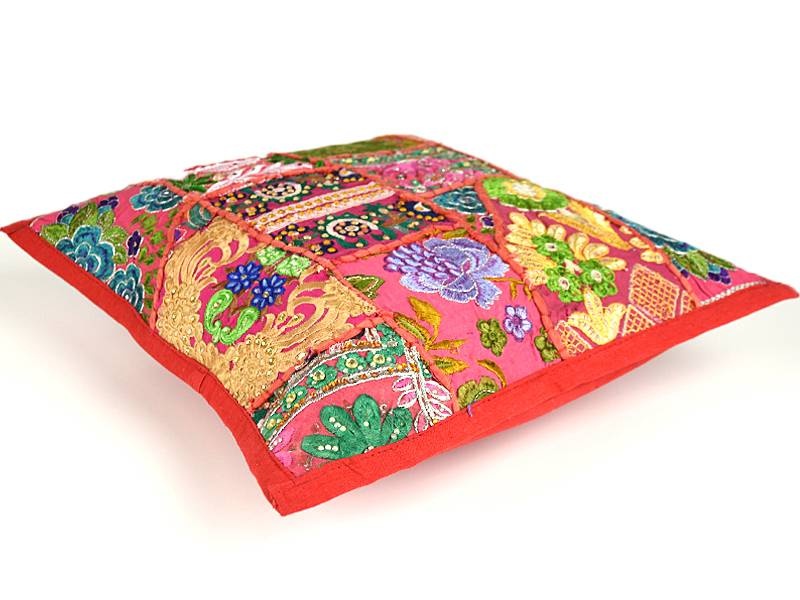 Rotes Patchwork-Kissen