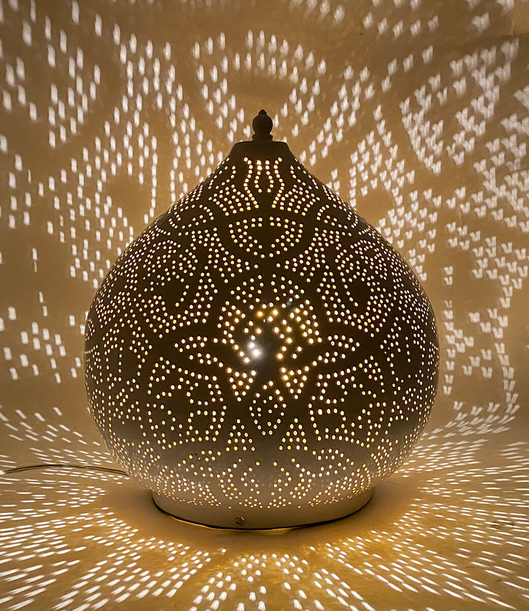 Orientalische weiße Filigran-Tischlampe
