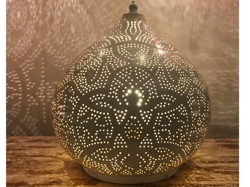 Orientalische weiße Filigran-Tischlampe