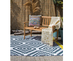 Schwarz-weißer Außenteppich