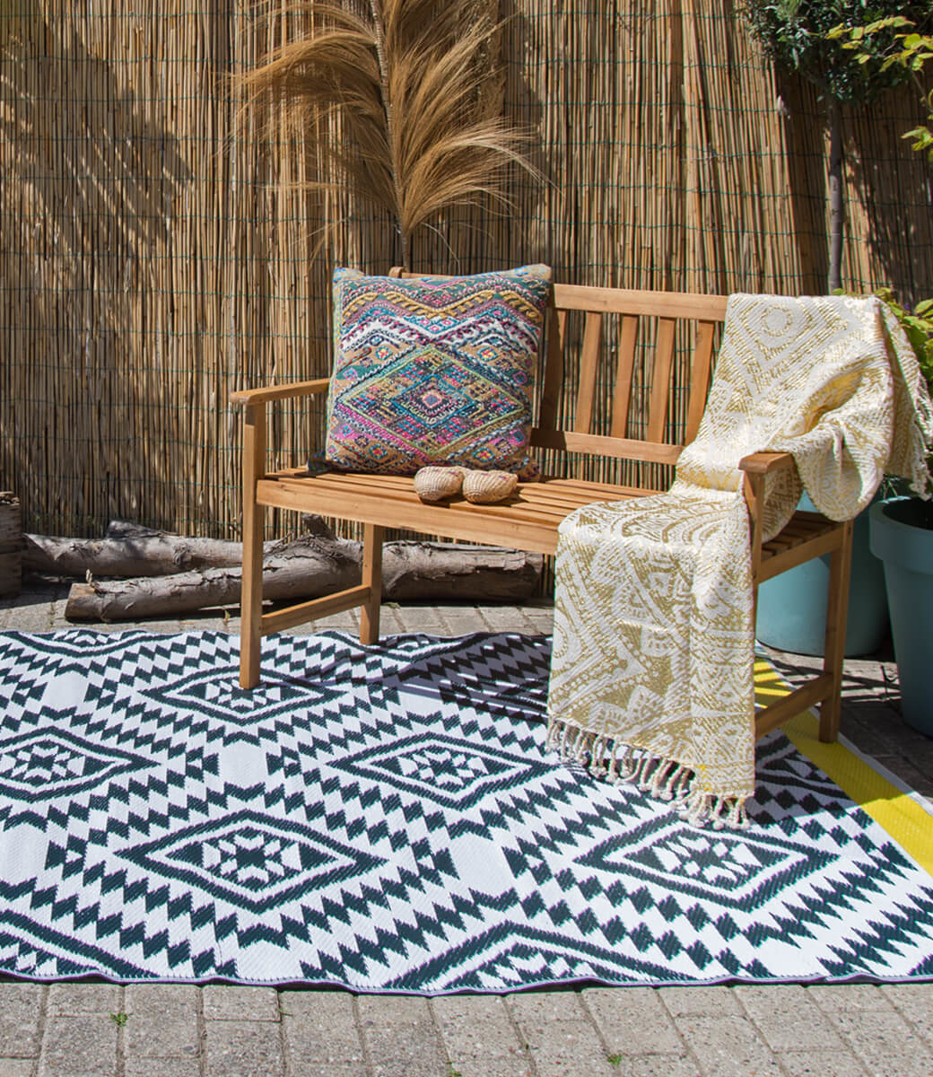 Schwarz-weißer Außenteppich