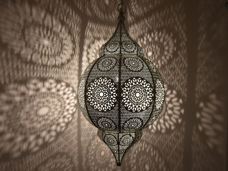 Silberne filigrane Hängelampe