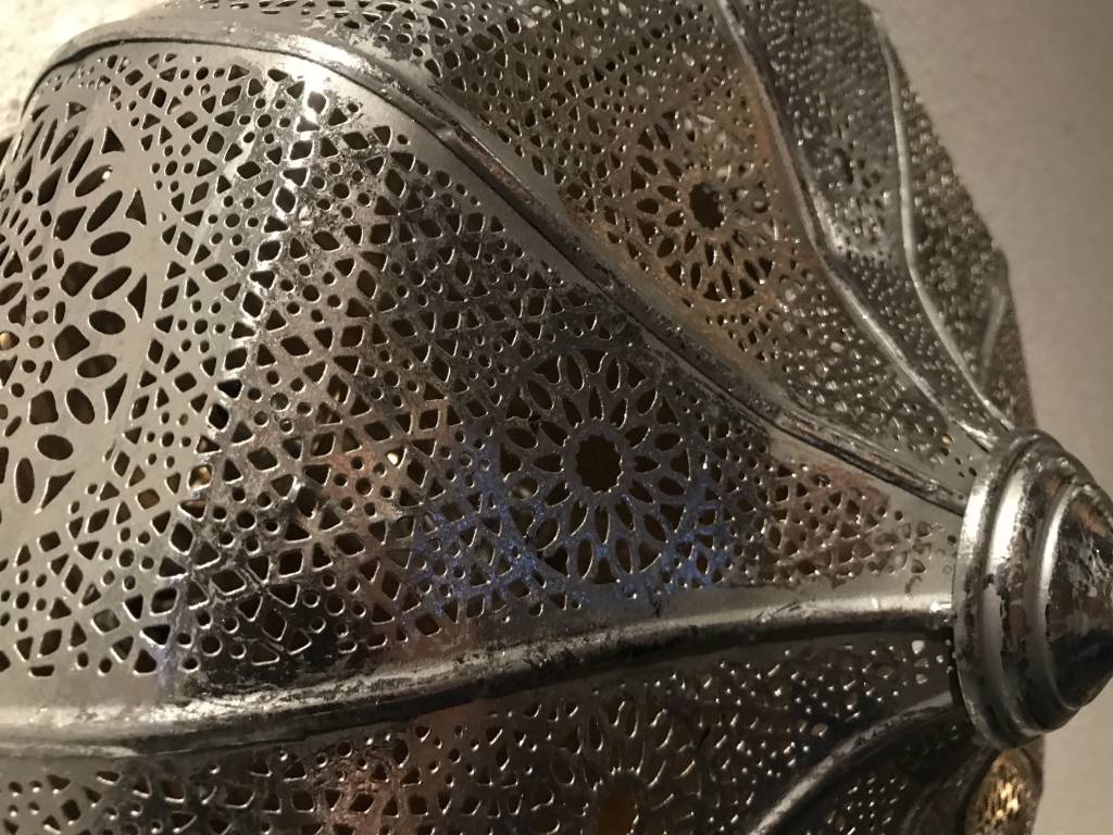 Silberne filigrane Deckenleuchte