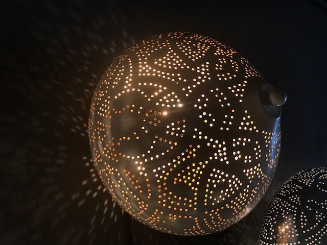 Filigrane Deckenleuchte in Weiß