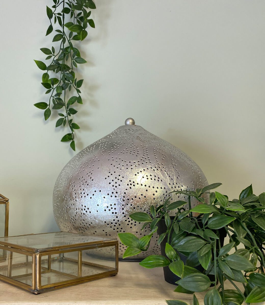 Silberne orientalische Tischlampe