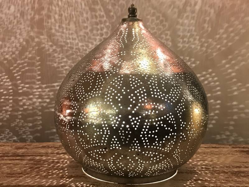 Silberne orientalische Tischlampe