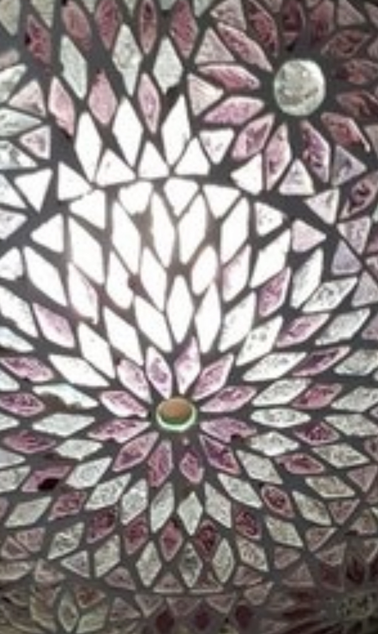 Orientalische Deckenlampe mit lila Mosaikmuster