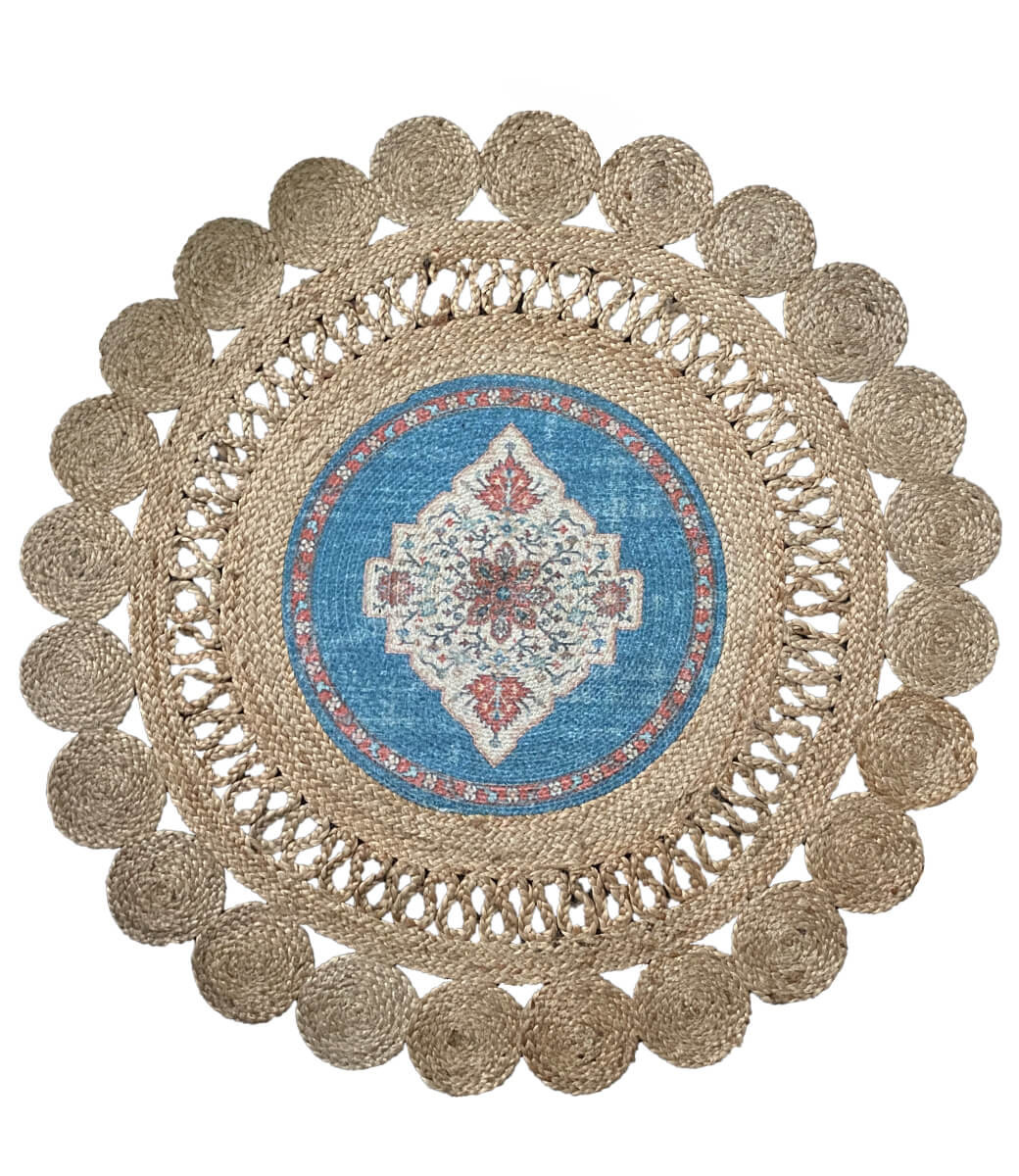 Ein rundes Jute-Teppich mit geflochtenem Blumenmuster