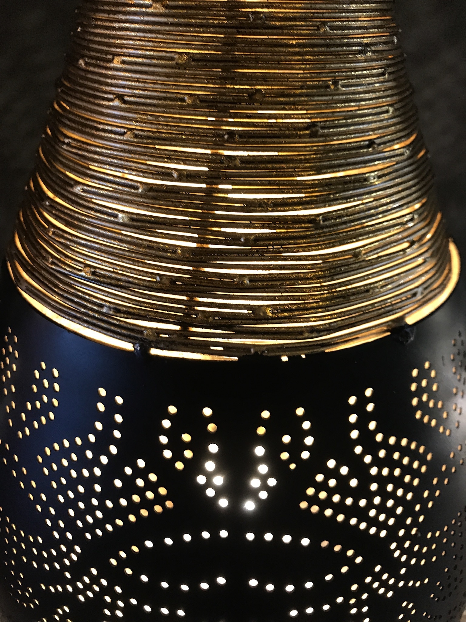 Orientalische Tischlampe schwarz mit Gold