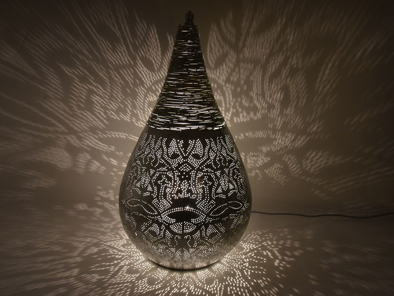 Silberne orientalische Tischlampe