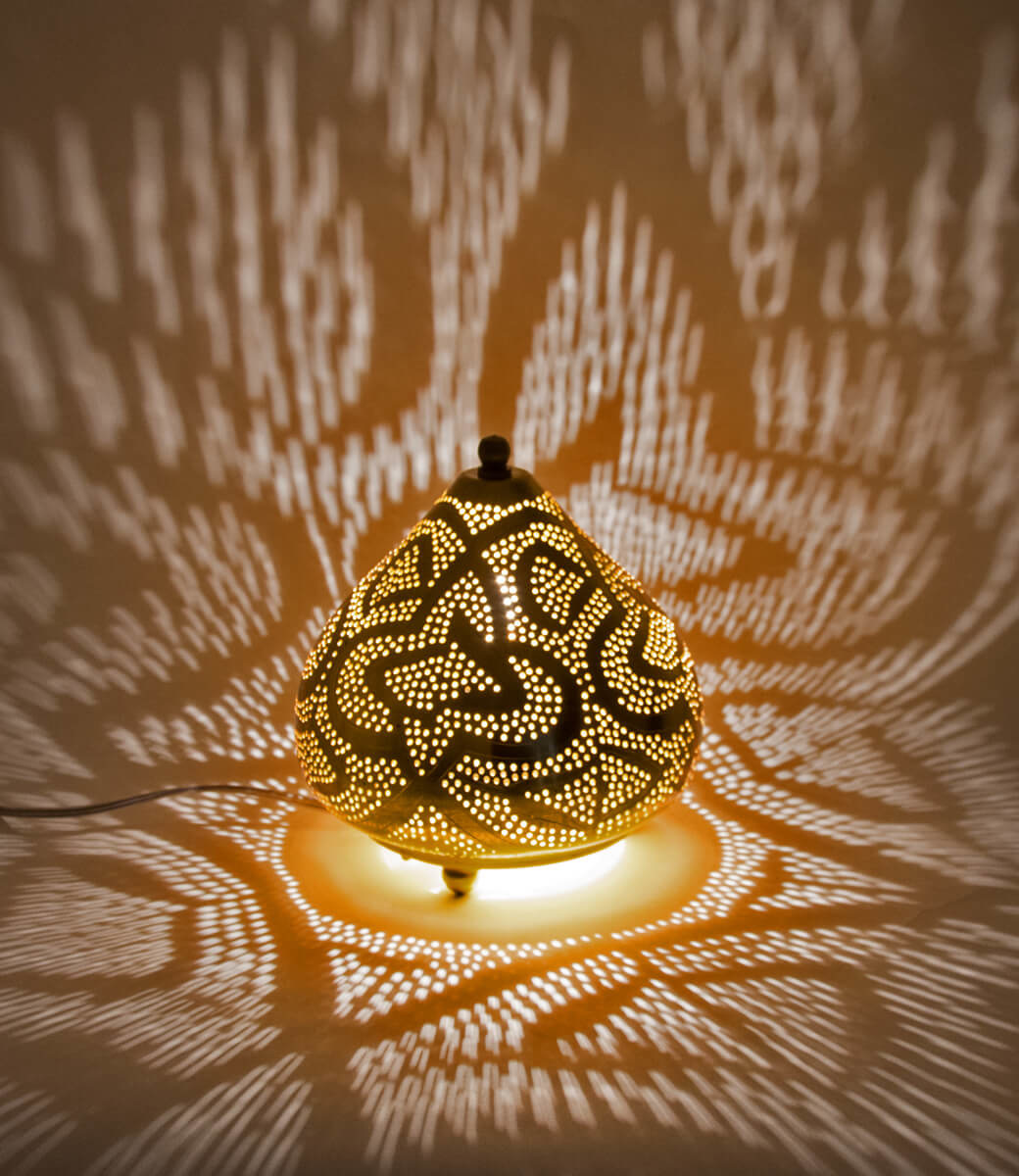 Goldene orientalische Tischlampe