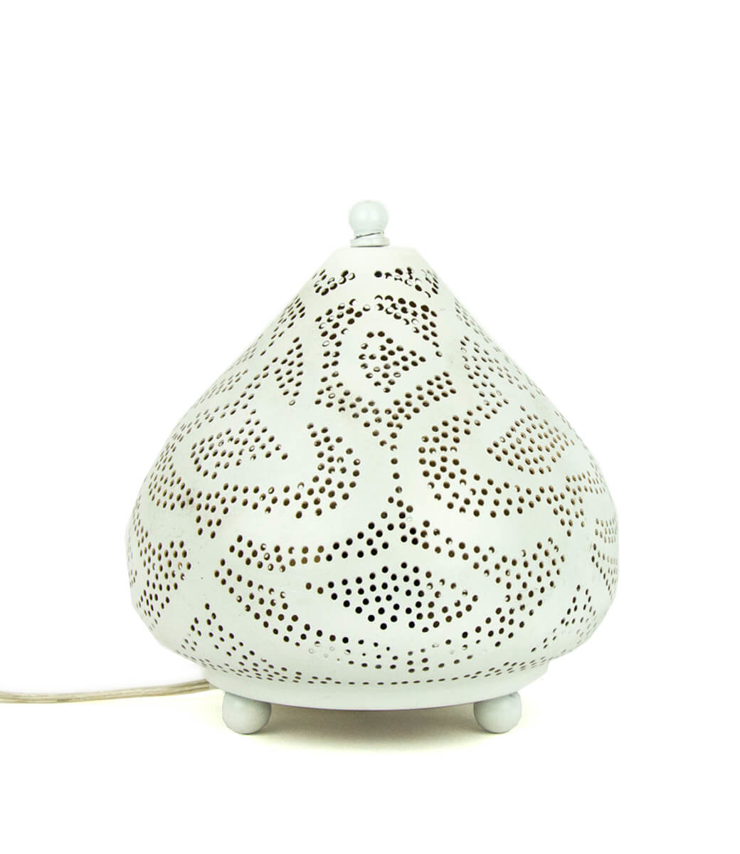Eine weiße orientalische Tischlampe