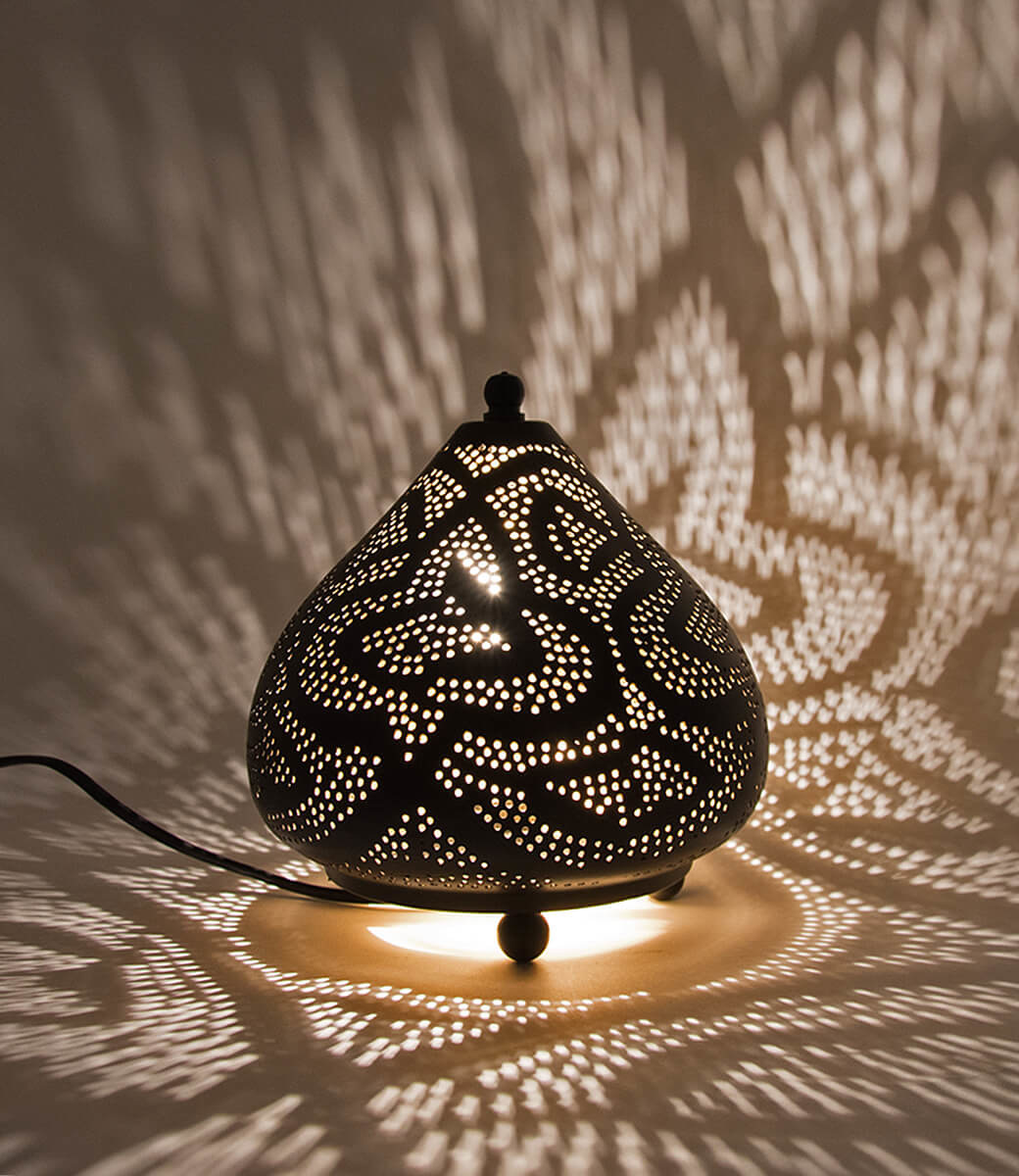 Schwarze orientalische Tischlampe