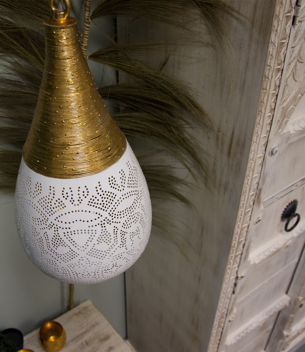 Orientalische Hängeleuchte aus weißem Draht