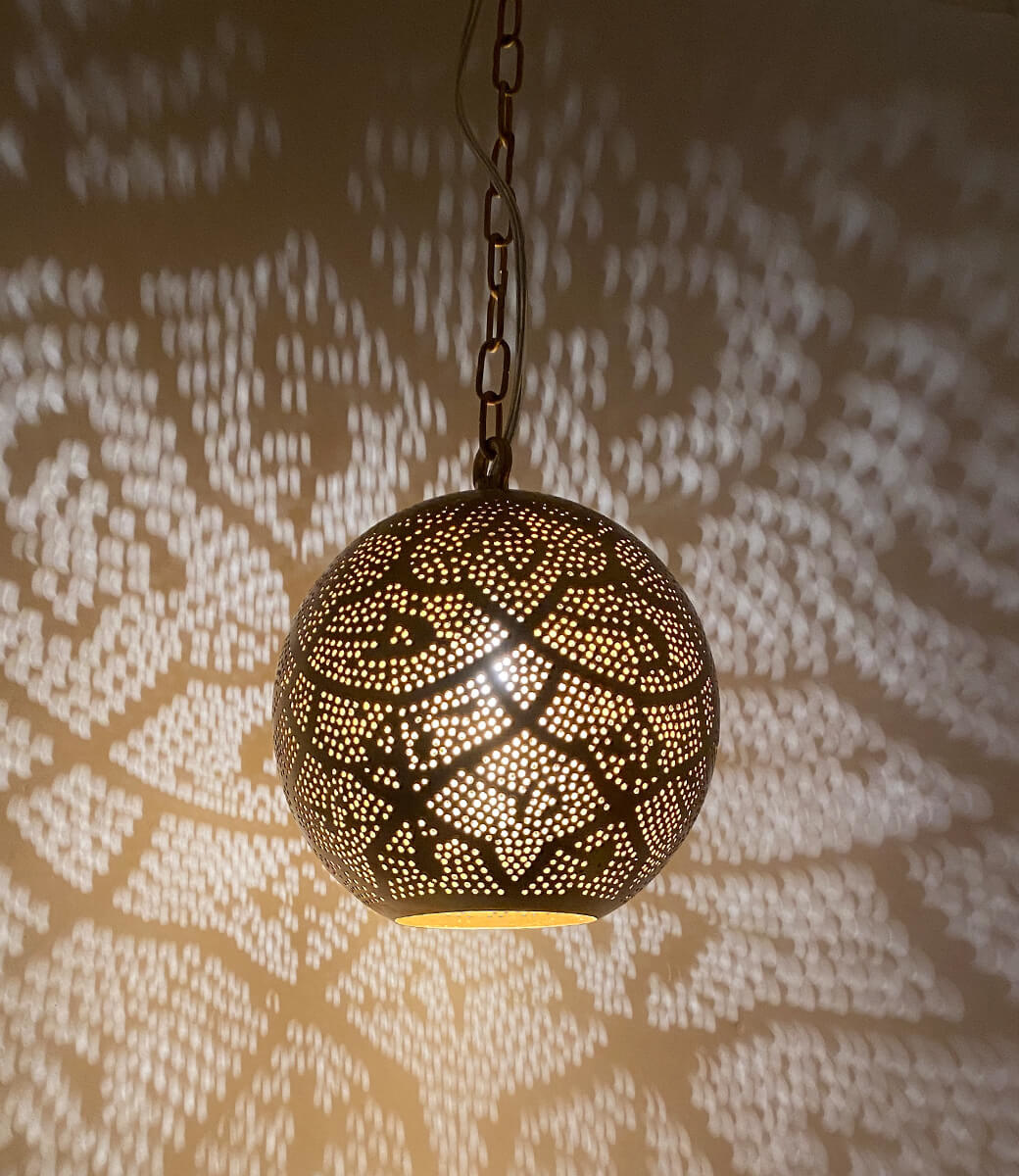 Globe Hängelampe in Weiß und Gold