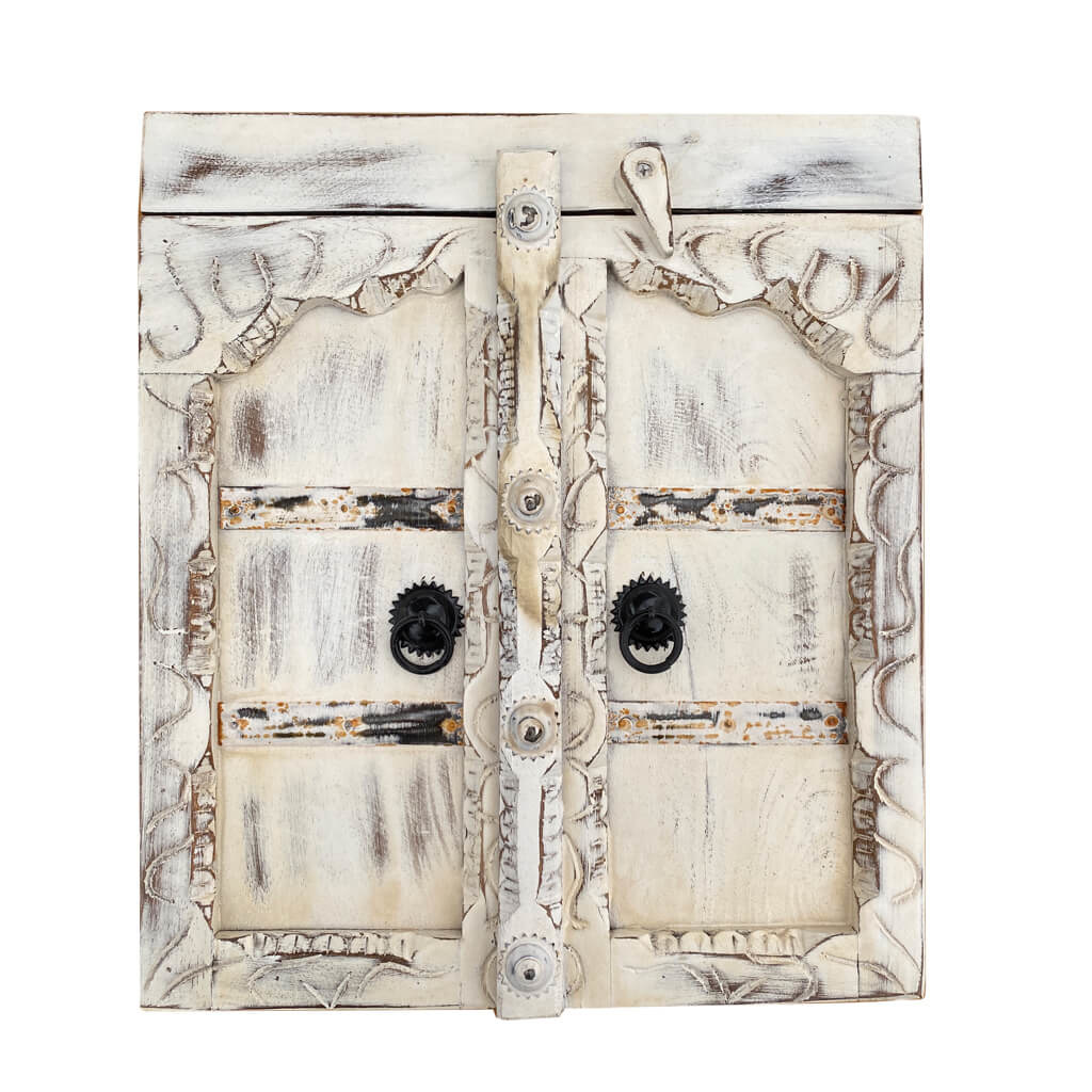 Weißes orientalisches Wandkästchen