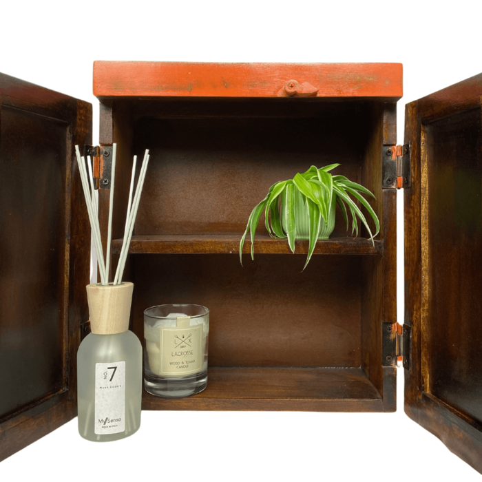 Badezimmerschrank mit lachsrosa Spiegel