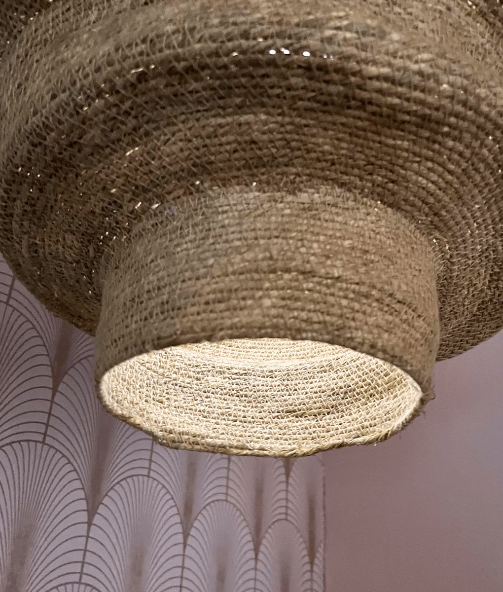 Lampenschirm aus Seegras, Blume, schwarz