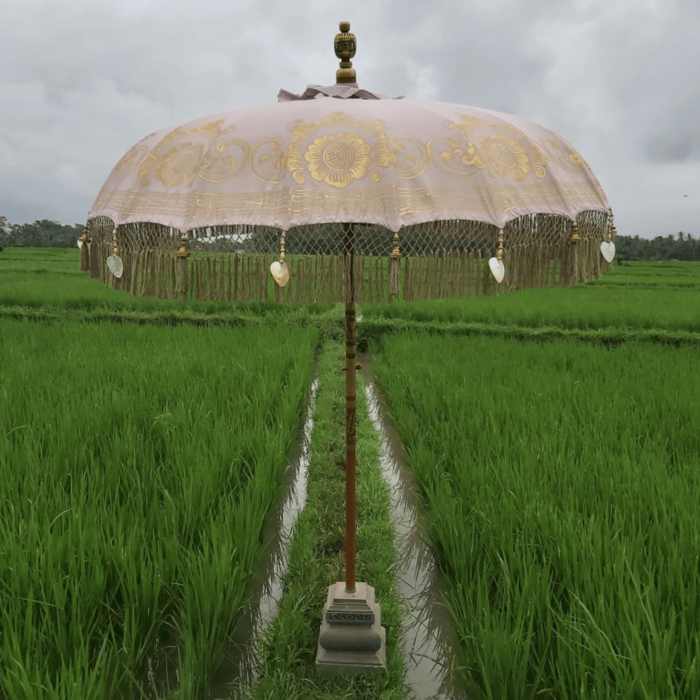 Taupefarbener Bali-Sonnenschirm mit Gold