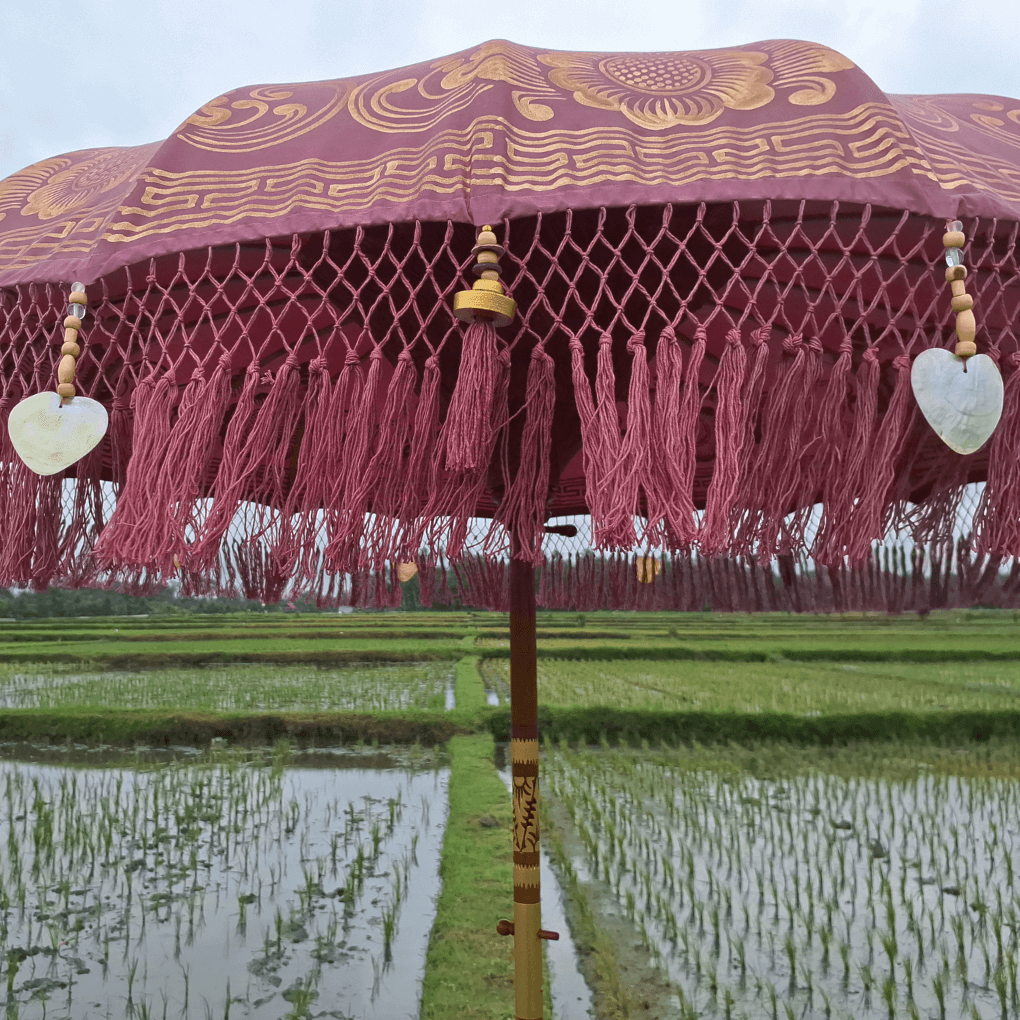 Altrosa Bali-Sonnenschirm mit Gold