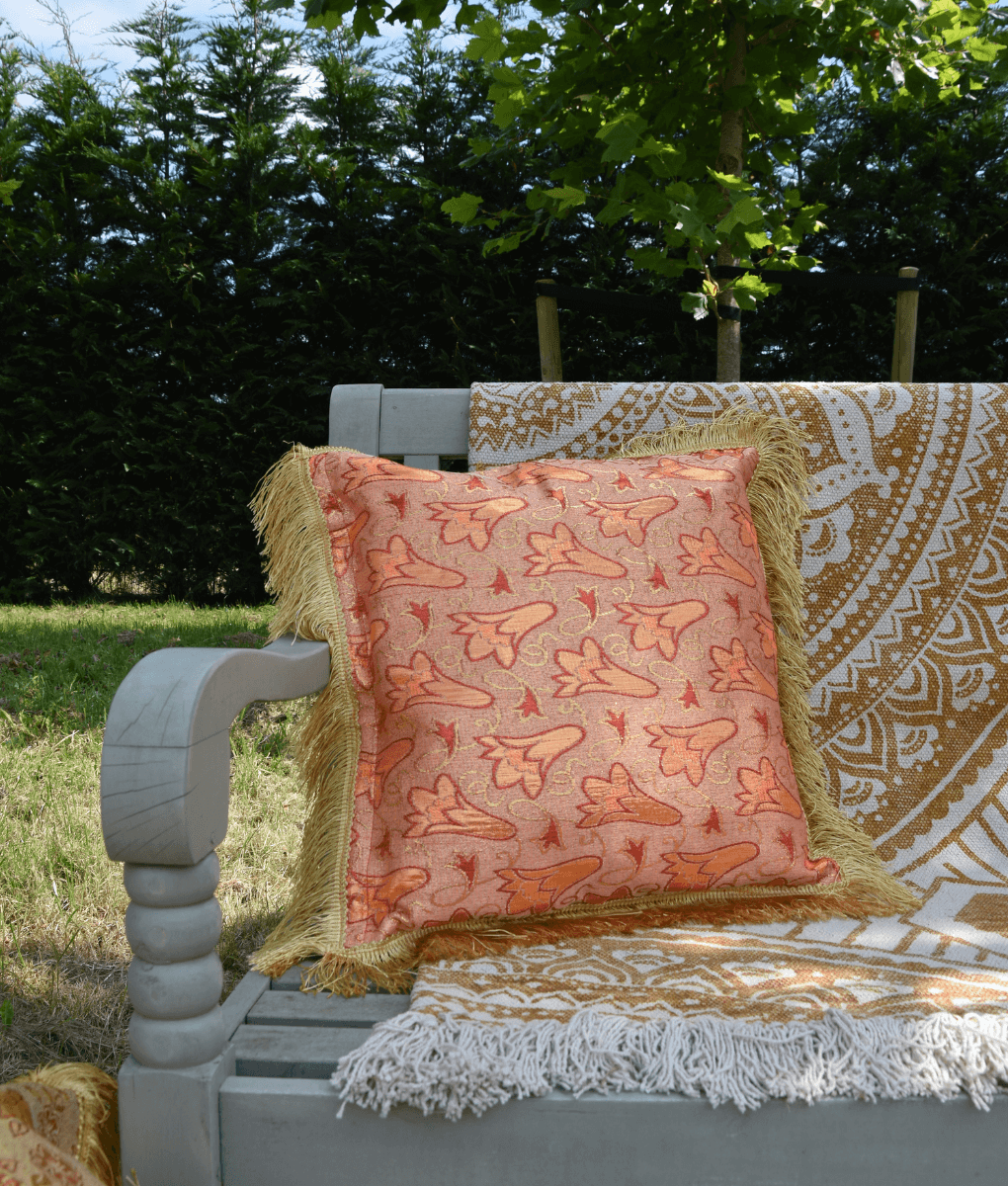 Luxuriöses Bali-Kissen - Sonnenflocken