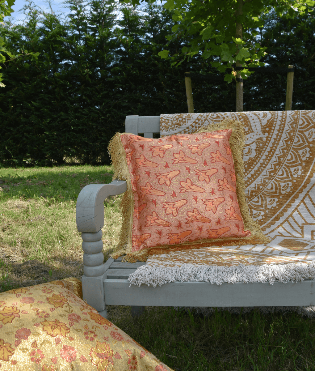 Luxuriöses Bali-Kissen - Sonnenflocken