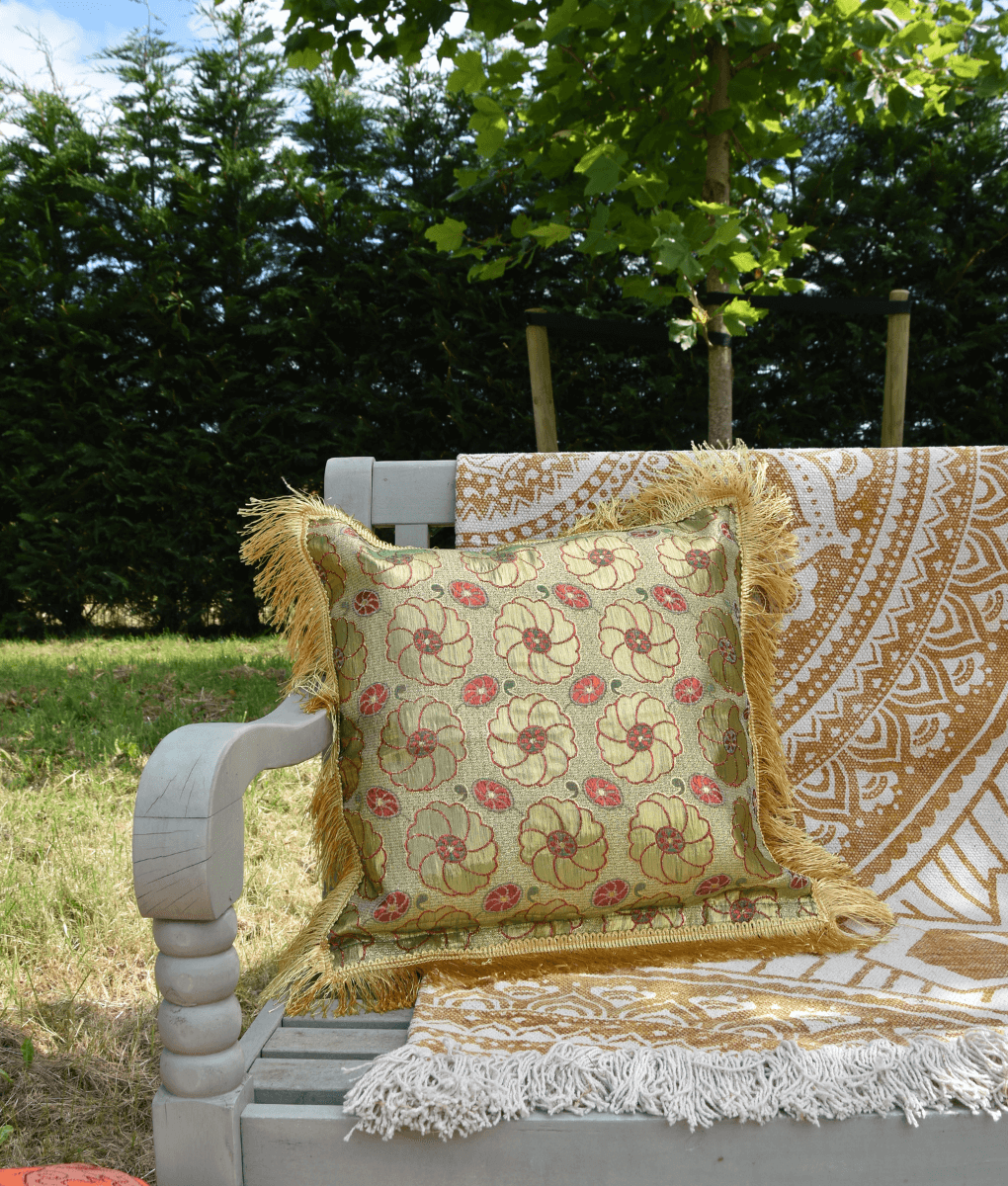 Luxuriöses Bali-Kissen - Blumenbombengrün