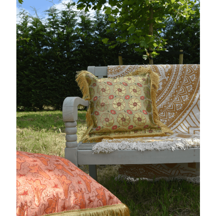 Luxuriöses Bali-Kissen - Blumenbombengrün