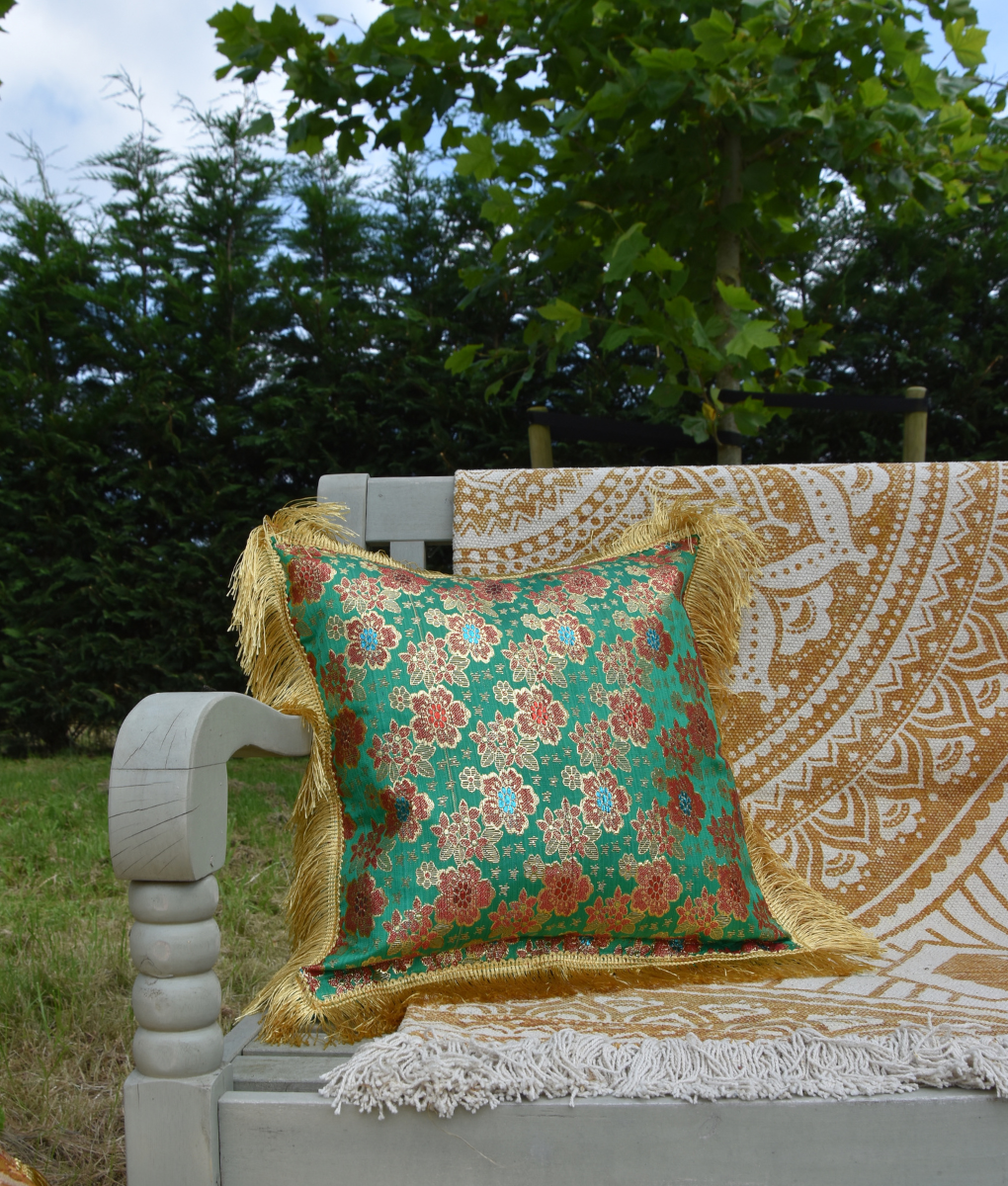 Luxuriöses Bali-Kissen - die Königin