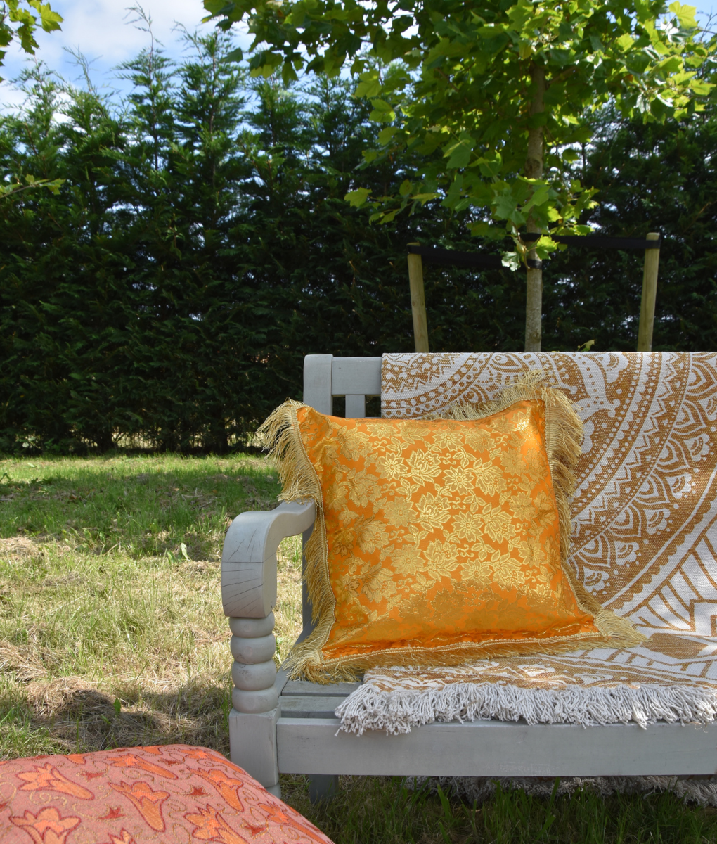Luxuriöses Bali-Kissen - Orange Sonne