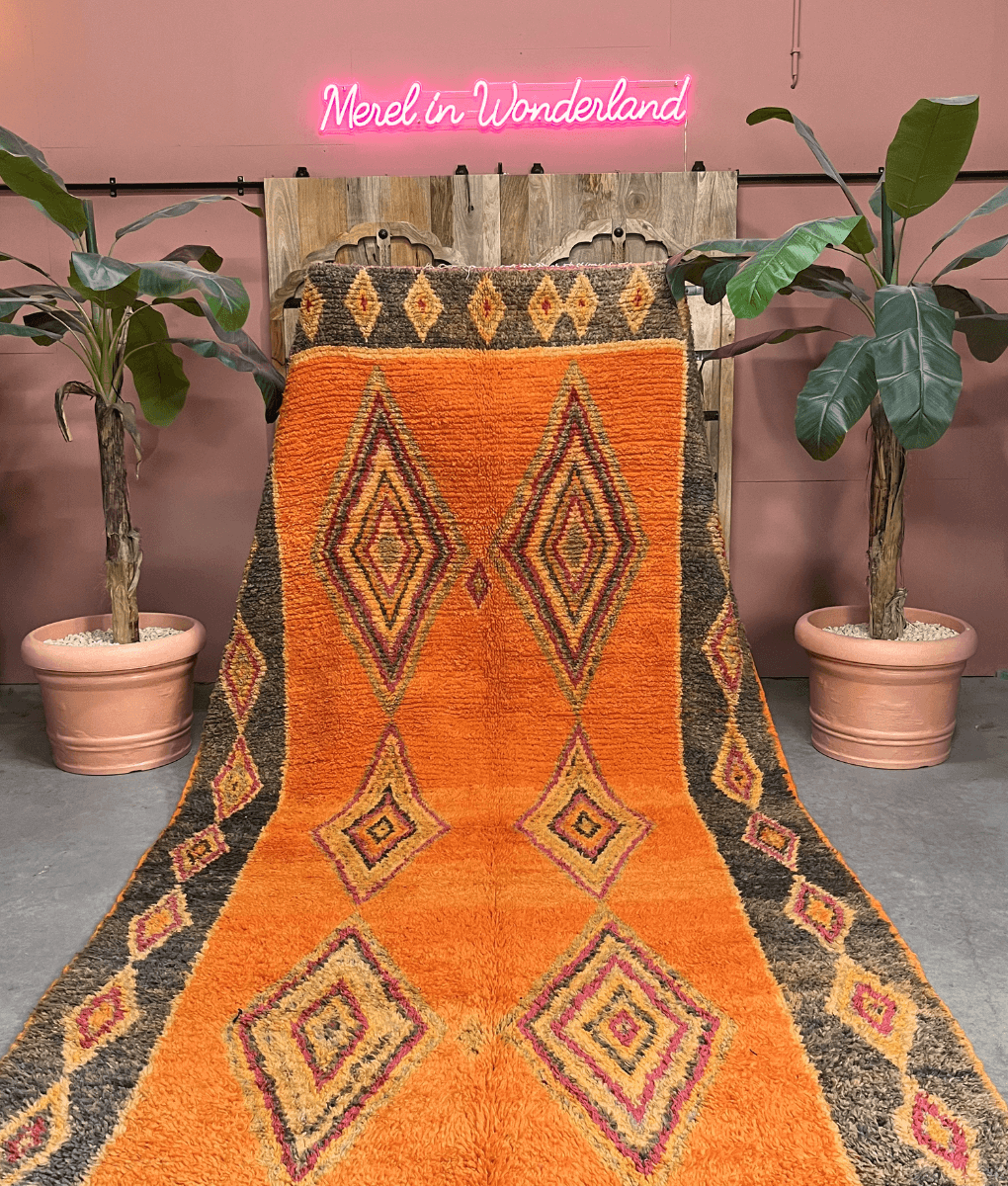 Marokkanischer Teppich in Orange und Grün 372 x 190 cm