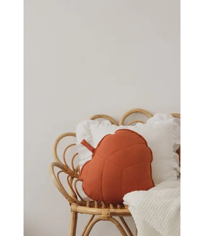 Moi Mili - Papaya linen leaf cushion
