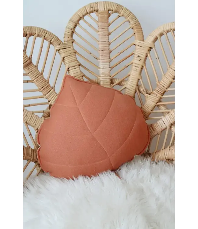 Moi Mili - Papaya linen leaf cushion