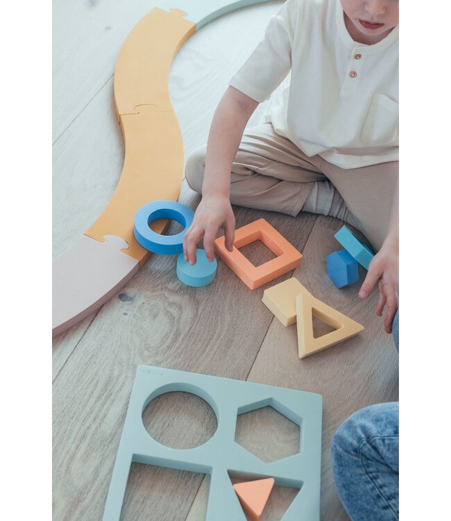 Moes play - Geometrica